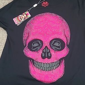 Black t-shirt with pink sequined skull